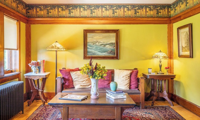 Rock Island Apartamento | Experience a 3 bedroom historic apartment Rock Island, IL