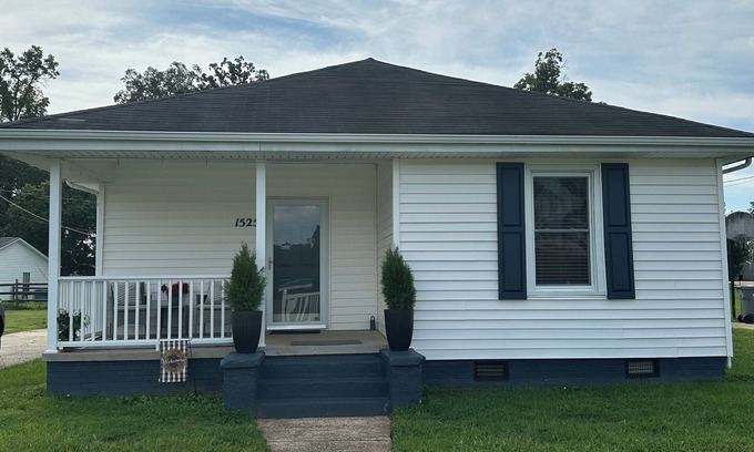 Belmont Casa | Experience Charlotte! Close to CLT Airport, White Water Center and More!
