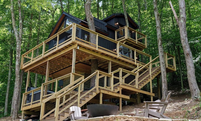 Logan Cabina | Experience Elevated Living: Upscale Treehouse Cabin in Hocking Hills on 20 acres