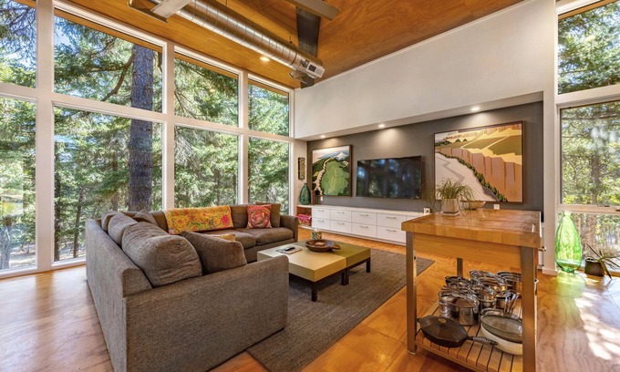 Mosier Casa | Experience luxury at Happenstance Vineyards in Mosier, OR, with 2 king bedrooms.