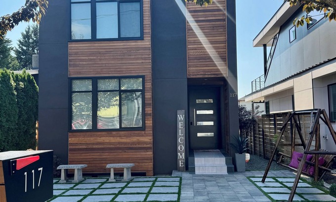 Market Casa | Experience modern elegance in the best location Kirkland has to offer.
