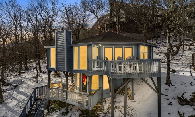 Banner Elk Chalet De Esquí | Experience Peak Bliss: Ski-In/Ski-Out Haven, 200FT to Lift, Mtn Views Aplenty!