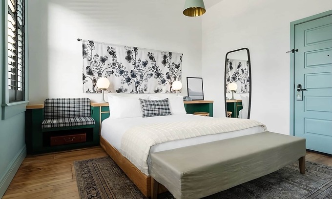 Buckman Neighborhood Apartamento | Experience Soothing Moments & Luxury! Pets Allowed, Near Pioneer Place