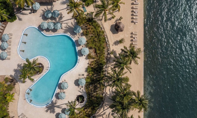 Islamorada Hotel | Experience Soothing Moments & Luxury! Free Parking, Onsite Pool, Pet-friendly