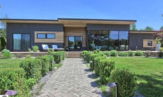 Rapid City Casa | EXPERIENCE TORCH LAKE -TORCH RIVER AMAZING CONTEMP. ESCAPE “TRACE” -DOCK, HOTTUB