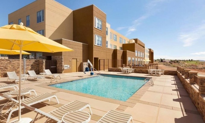 Page Hotel | Explore Arizona’s Beauty | Breakfast Included | Room Near Antelope Canyon & Lake