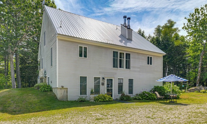 Orland Apartamento | Explore Coastal Maine! Cozy Apt w/ Yard & Garden