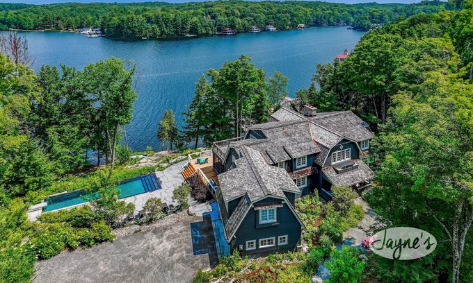 Port Carling Cabaña | Exquisite 8 bed, 7 bath cottage on Lake Joseph boasting infinity pool + hot tub!