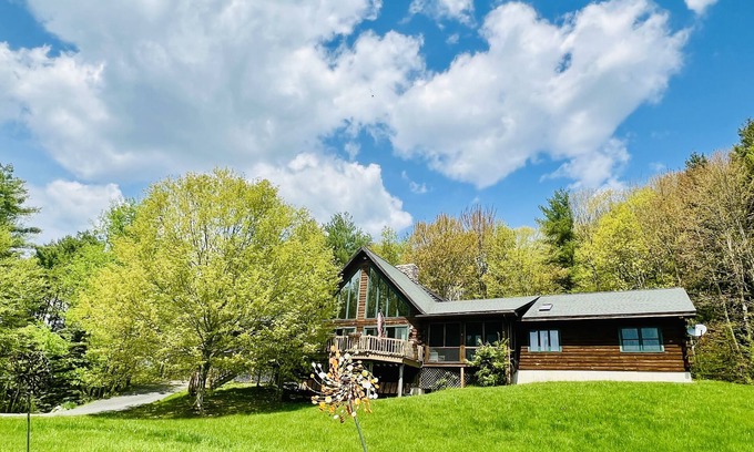 Windsor Casa | Exquisita casa de registro con vistas cerca de Woodstock, Vt.