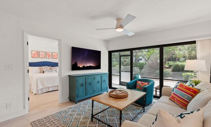 Park Shore Casa | Exquisite Luxury First Floor Condo - Easy Walk to Amenities