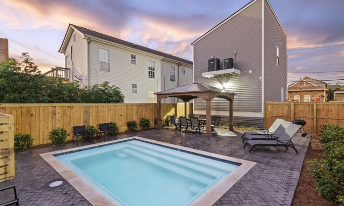 Tulane - Gravier Casa | Exquisite New Superdome Group House w/Heated Pool, Parking, 8 Beds and 5 Baths