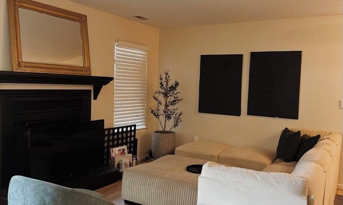 Northwest Casa | Extended Stay Getaway - Minutes to Beaches - Pet-Friendly + Central