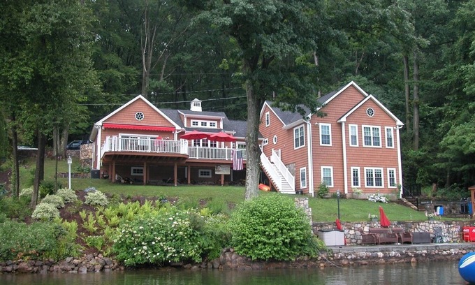 Danbury Casa | Extraordinary Candlewood Lake home in Danbury CT