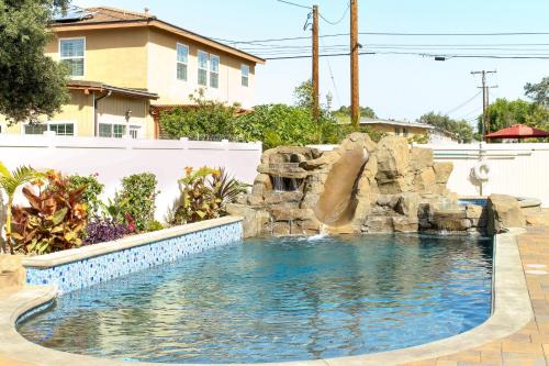Southwest Anaheim Casa | F-33 Walts Place