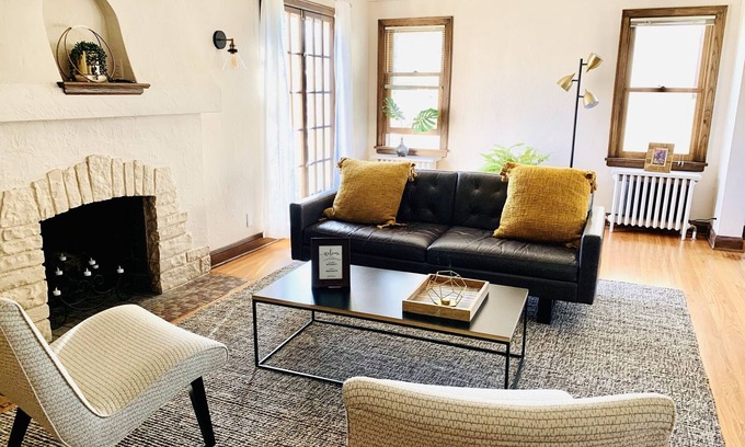 Fulton Casa | Fab location at 50th and France