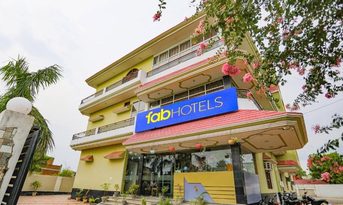 Varanasi Hotel | FabHotel Kriti Green - Hanuman Mandir, Lathia