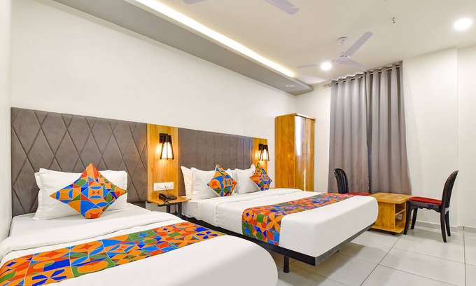Padra Hotel | Fabhotel Royal City