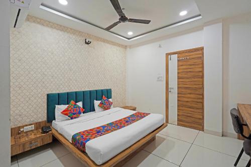 Sanwer Hotel | FabHotel Shyam Palace