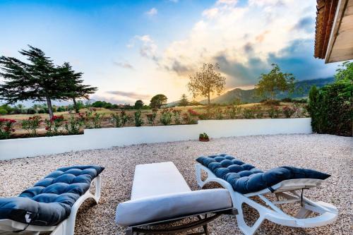 Bonmont Terres Noves Casa | Fabulosa Adelfas : entre mar y montañas