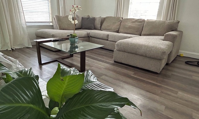 South Arlington Condominio | Fabulous 2-bedroom condo in Arlington with WiFi access