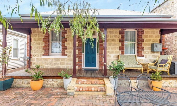 East Fremantle Casa | Fabulous 2BR close to the heart of East Fremantle - walk to the river