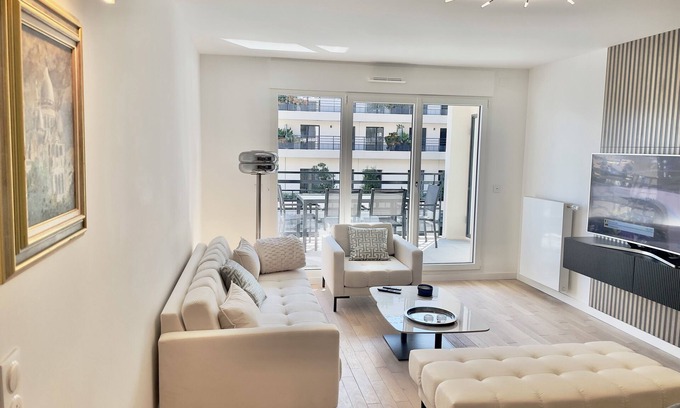 Saint-Ouen Apartamento | Fabulous 3BR Apt at the doors of Paris, view on Sacre Coeur, parking, WiFi A/C