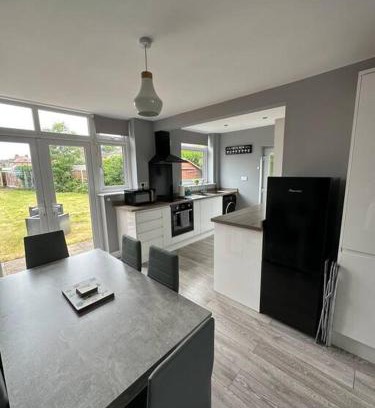 Stafford Apartamento | Fabulous 3bed off street parking