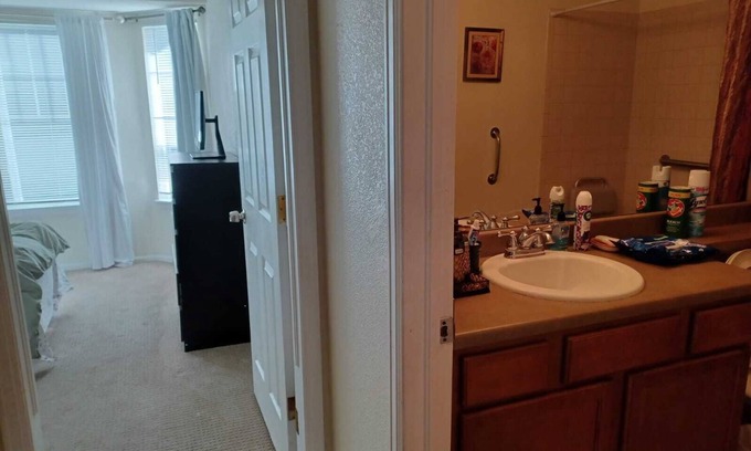 Conservatory Casa | Fabulous Furnished Room in a house - Wheel Chair Accessible including Shower