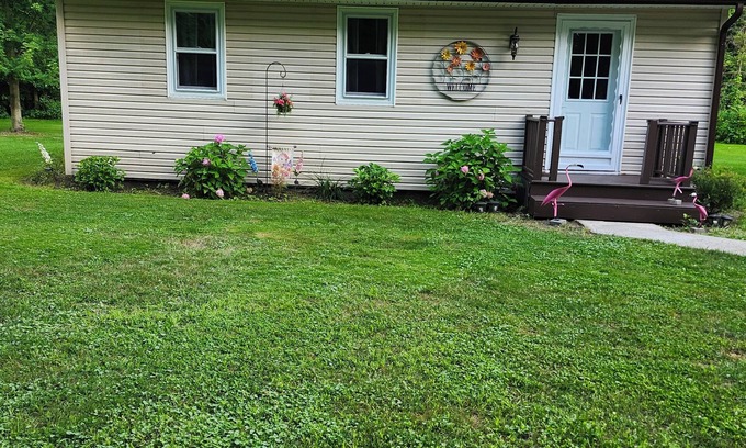 Gypsum Casa | Fabulous House with AC in Charming Castalia