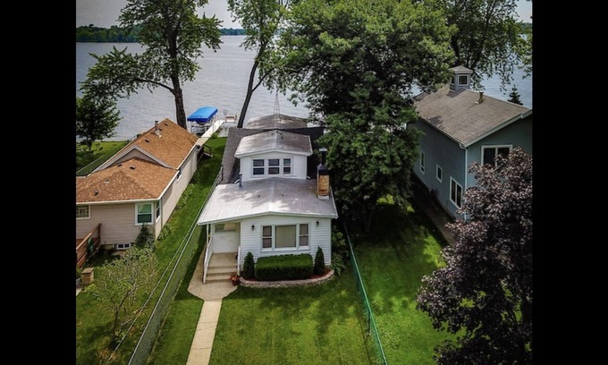 Channel Lake Casa | Fabulous Lake House on Chain O Lakes
