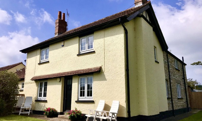 Staple Fitzpaine Otro | Fabulous Large Country House - Private Hot Tub