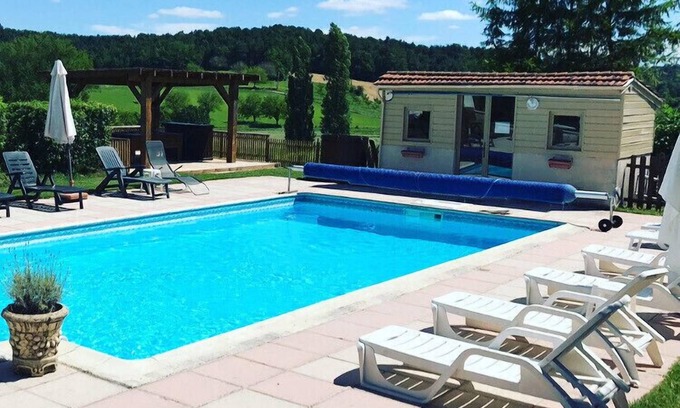 Grand-Brassac Casa | Propiedad con Encanto 2 dormitorios separados nr Brantome con piscina climatizada y sauna