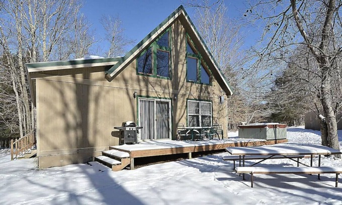 Timberline Cabina | Fabulous Rustic Mountain Cabin walking distance to Timberline Mountain Slopes!