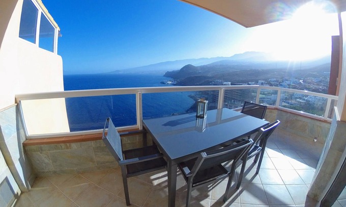 Tabaiba Apartamento | Facing the ocean - Whole apartment 2 bdrms & pool