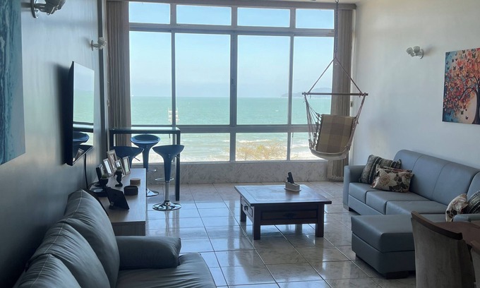 Embare Apartamento | FACING THE SEA IN EMBARÉ, 2 SUITES AND 2 DEMARCED PRIVATE GARAGES,