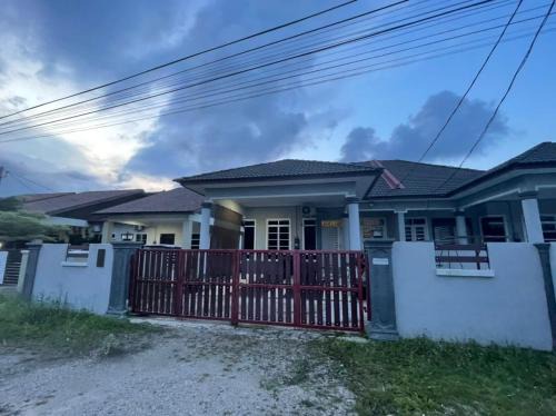 Kampung Sura Casa | FADI BEACH GUESTHOUSE