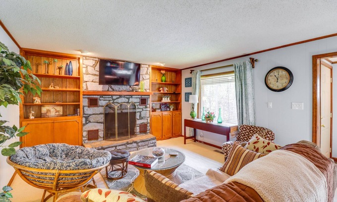Fairfield Bay Casa | Fairfield Bay Getaway < 10 Mi to Boating & Hiking