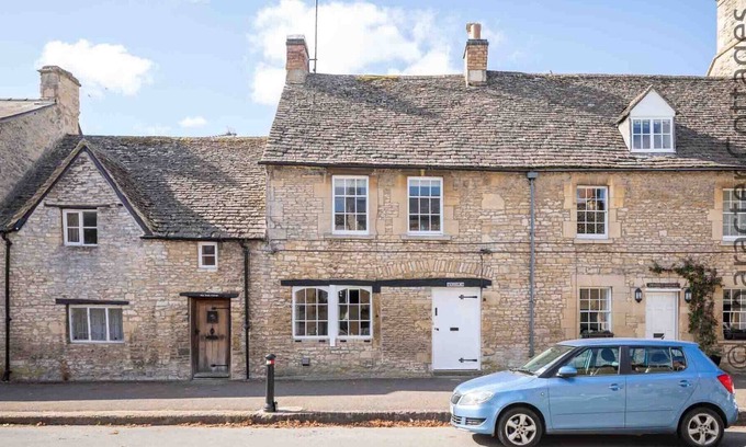 Chedworth Cabaña | FAIRHOLME, pet friendly, character holiday cottage in Northleach