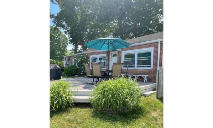 Niantic Cabaña | Fairwinds.