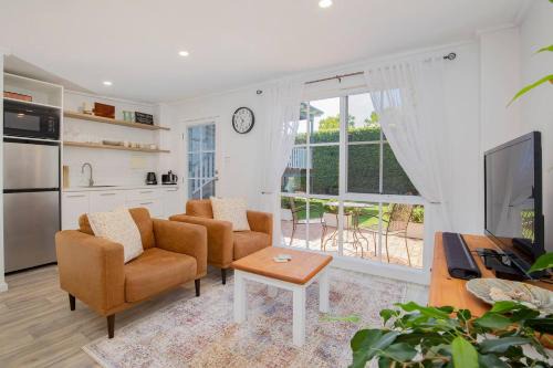 Mayfield Casa | Fairy Nook - Charming Granny Flat with Shared Garden