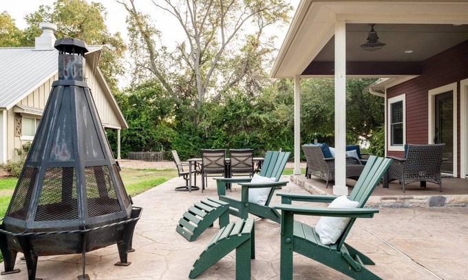 Round Top Casa | Fall at Round Top Rose | Cozy, Cute, Centrally Located to the Best Spots
