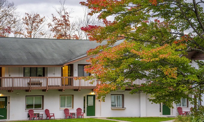 Bellaire Condominio | Fall Colors. Chair lift rides. 2 bedrooms sleeps 6