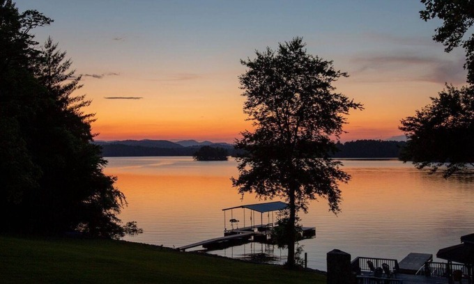 Blairsville Casa | Peaceful Lakefront Escape with Dock Access