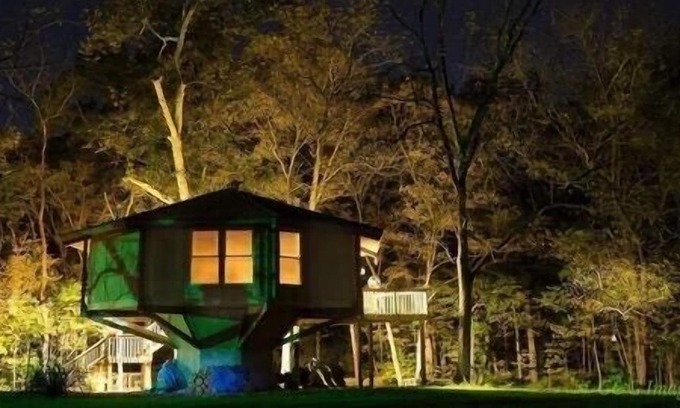 Attica Casa | Fall FUN in Creekside Treehouse w Hot Tub, Bonfires, Pets OK