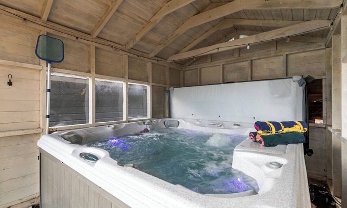 Wild Rose Cabaña | Fall on the lake: hot tub, firepit & cozy nights