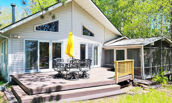 Ely Cabina | Fall Specials! Bright & Cheery Lakeside House on Bear Island Lake with dock!