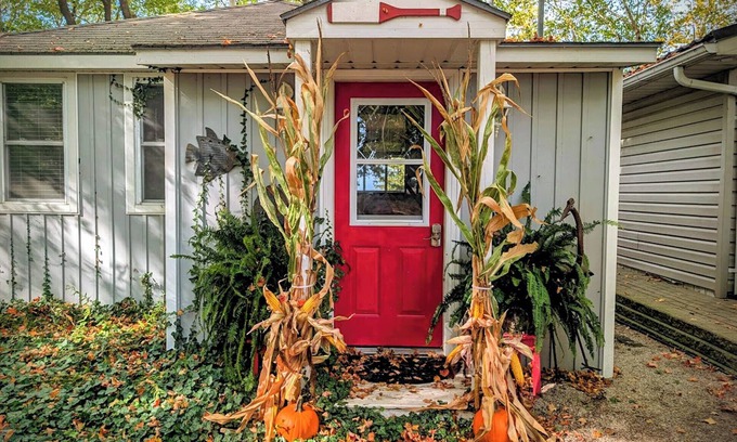 Central Huron Cabaña | Summerset Cottage, Lakeview Hot Tub - Private Lake Access