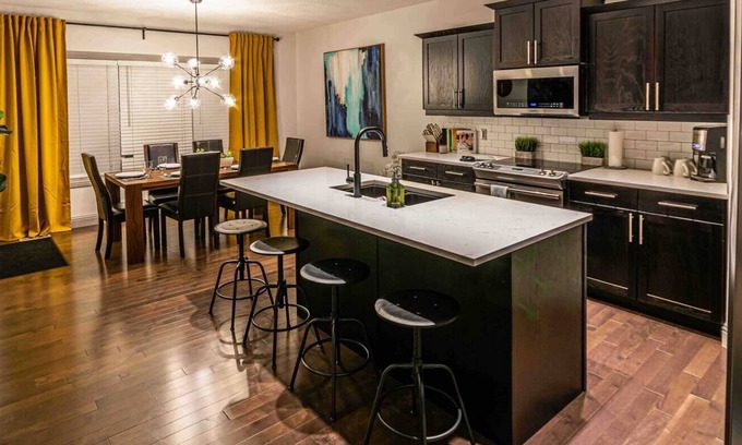 Southeast Edmonton Casa | Fam-Friendly Retreat w/ Pet Amenities Walker Lakes