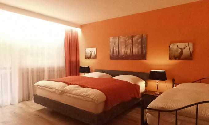 Donaueschingen Apartamento | Familienzimmer Classic, Modern mit Balkon, 1 Doppelbett+1 Einzelbett