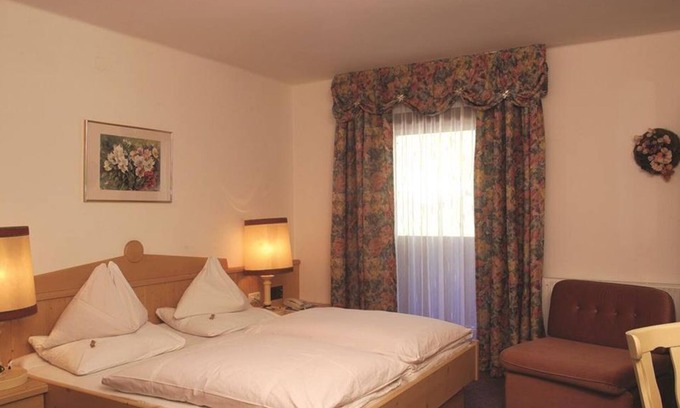 Dienten am Hochkoenig Casa | Familienzimmer mit Dusche od. Bad, 7 Nächte Winter - Hotel Salzburger Hof